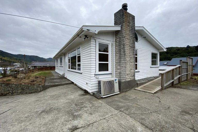 Photo of property in 76 Hampden Street, Picton, 7220