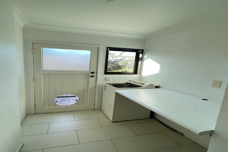 Photo of property in 23d Stanley Point Road, Stanley Point, Auckland, 0624