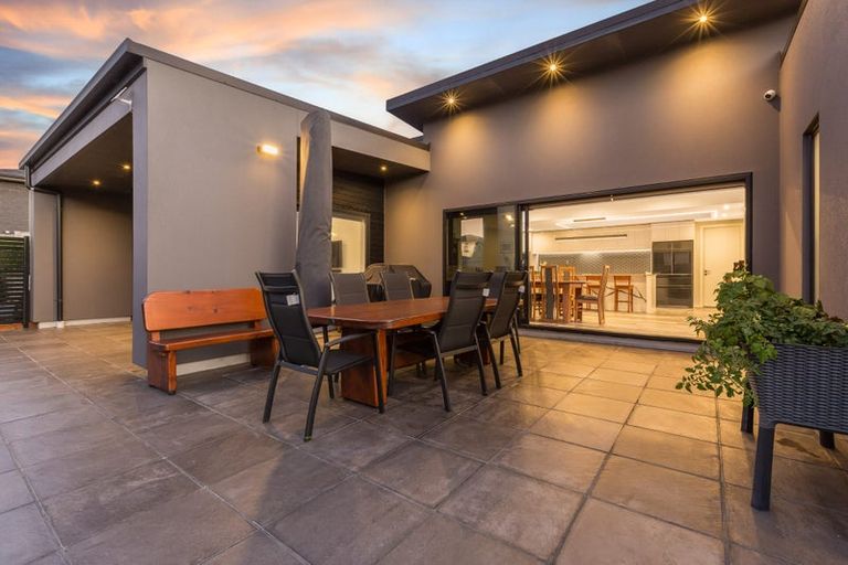 Photo of property in 55 Queen Charlotte Drive, Aotea, Porirua, 5024