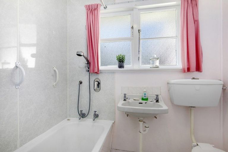 Photo of property in 2/756 Fergusson Drive, Elderslea, Upper Hutt, 5018