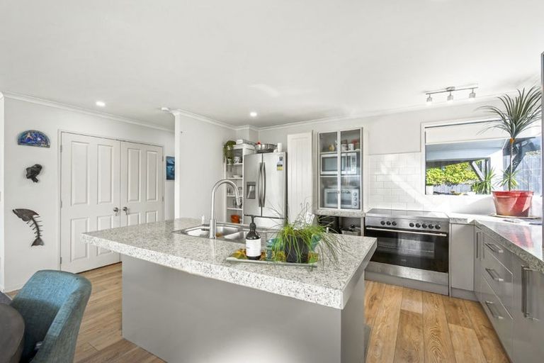 Photo of property in 1015b Beach Road, Torbay, Auckland, 0630