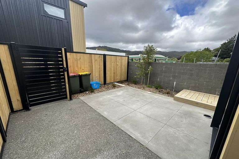 Photo of property in 7/7 Wainuiomata Road, Wainuiomata, Lower Hutt, 5014