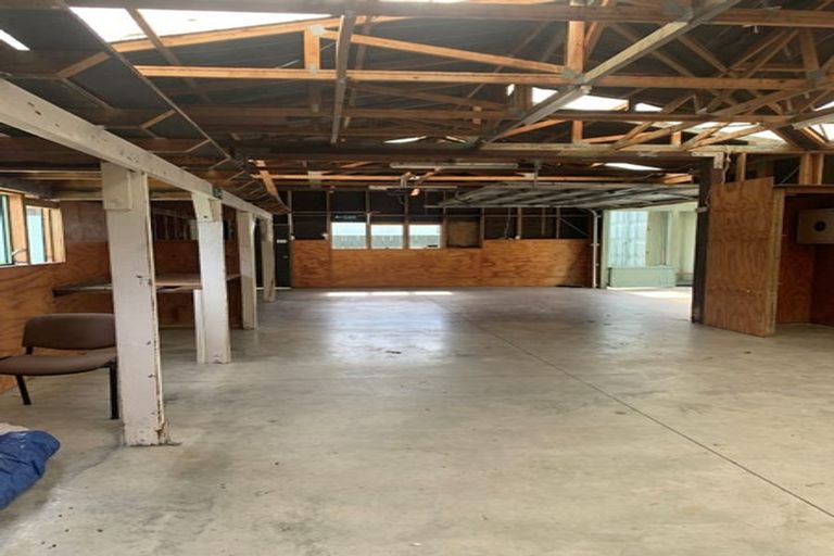 Photo of property in 292 Wellington Road, Wainuiomata, Lower Hutt, 5014