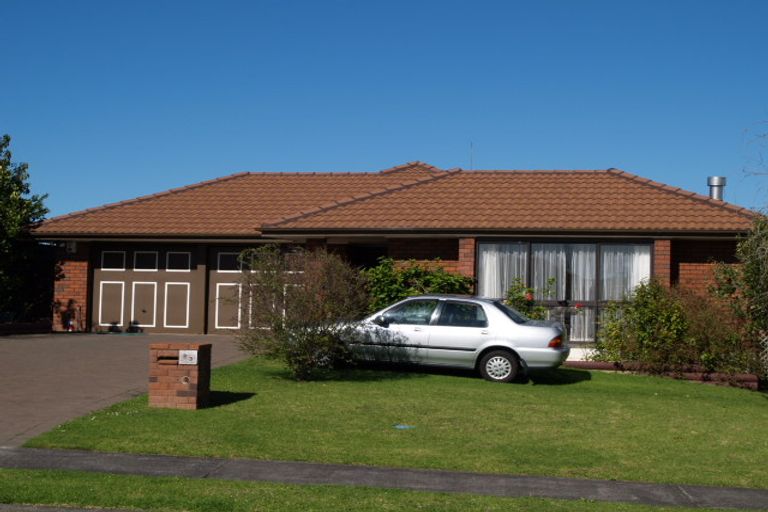Photo of property in 23 Crescent Hills Court, Northpark, Auckland, 2013