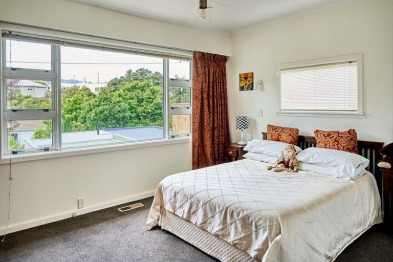 Photo of property in 10 Ngatitoa Street, Tawa, Wellington, 5028