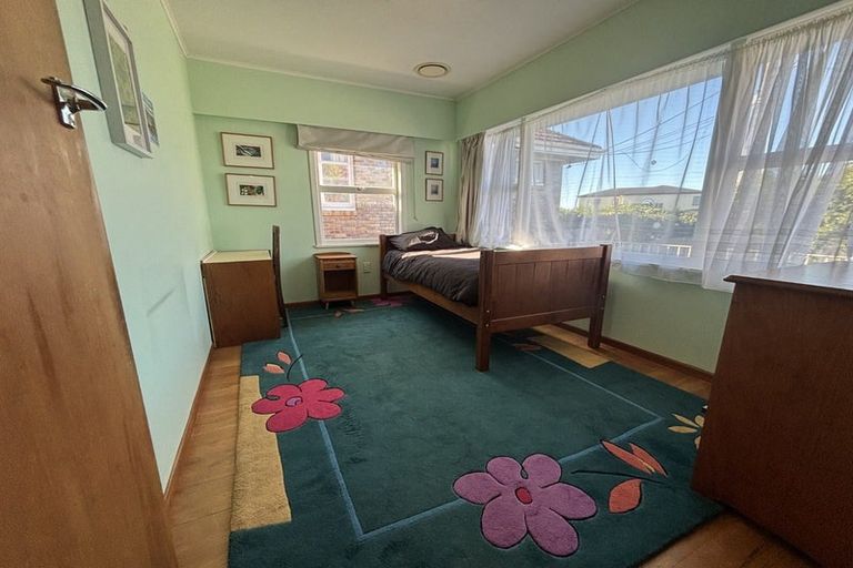 Photo of property in 454 Old Te Atatu Road, Te Atatu Peninsula, Auckland, 0610