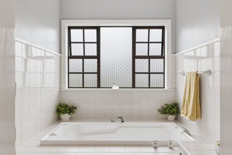 Photo of property in 15 Koputaroa Road, Levin, 5575