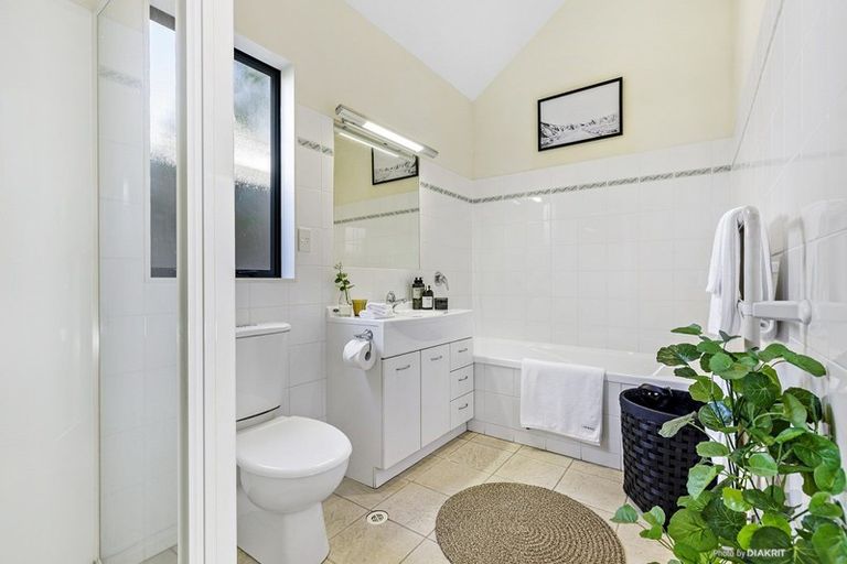 Photo of property in 7 Futuna Close, Karori, Wellington, 6012