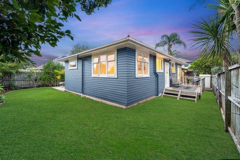 Photo of property in 2/156 Nile Road, Milford, Auckland, 0620