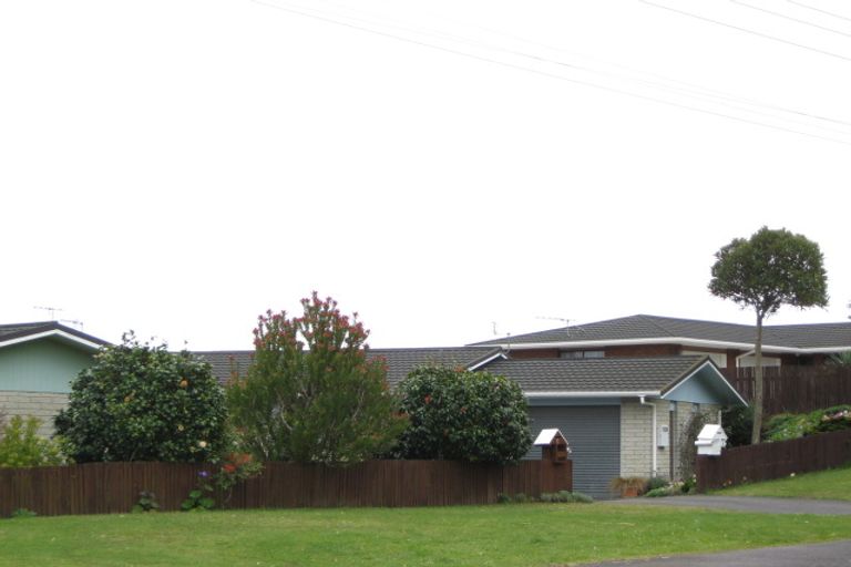 Photo of property in 2/4 Calvert Road, Moturoa, New Plymouth, 4310