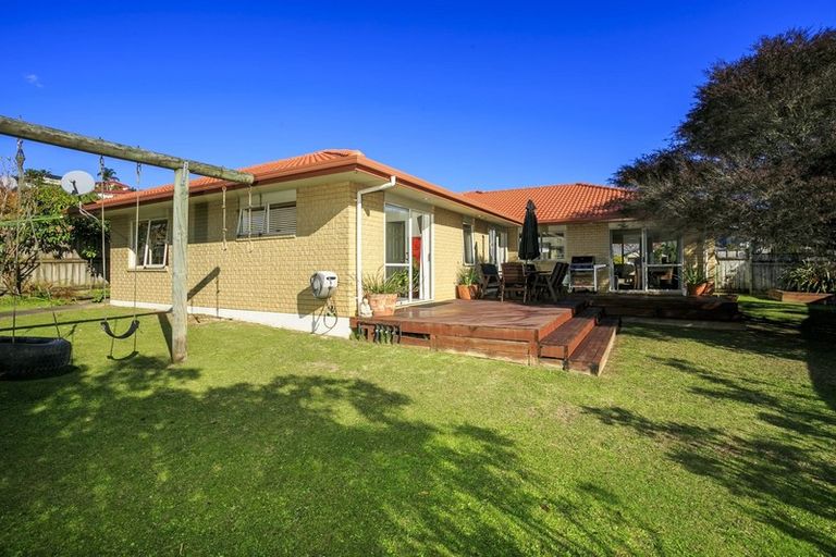 Photo of property in 53 Bluebird Crescent, Unsworth Heights, Auckland, 0632