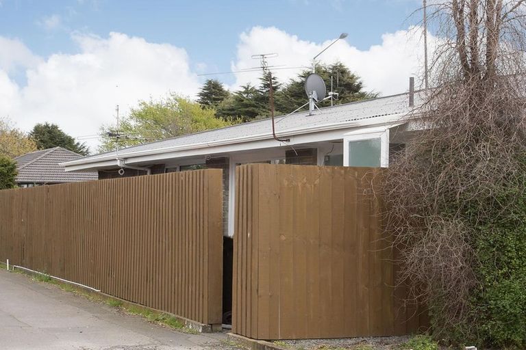 Photo of property in 2/9 Curletts Road, Sockburn, Christchurch, 8042