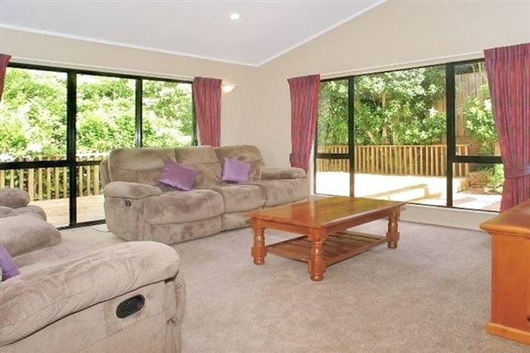 Photo of property in 51 Sunrise Boulevard, Tawa, Wellington, 5028