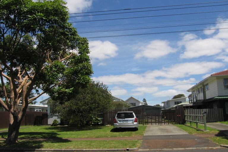 Photo of property in 31 Point England Road, Point England, Auckland, 1072