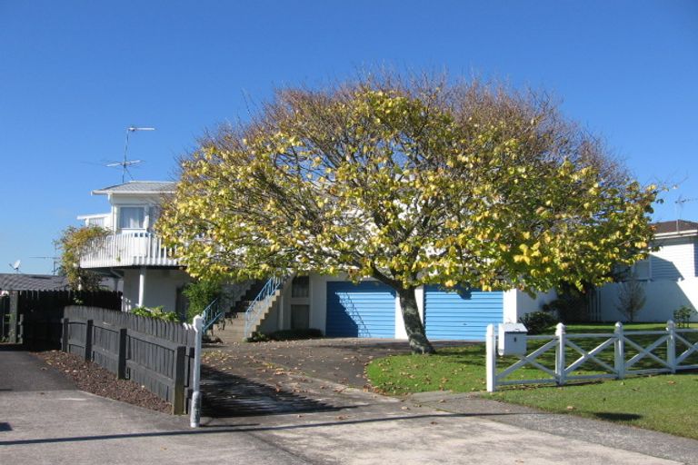 Photo of property in 9 Bodi Place, Te Atatu South, Auckland, 0610