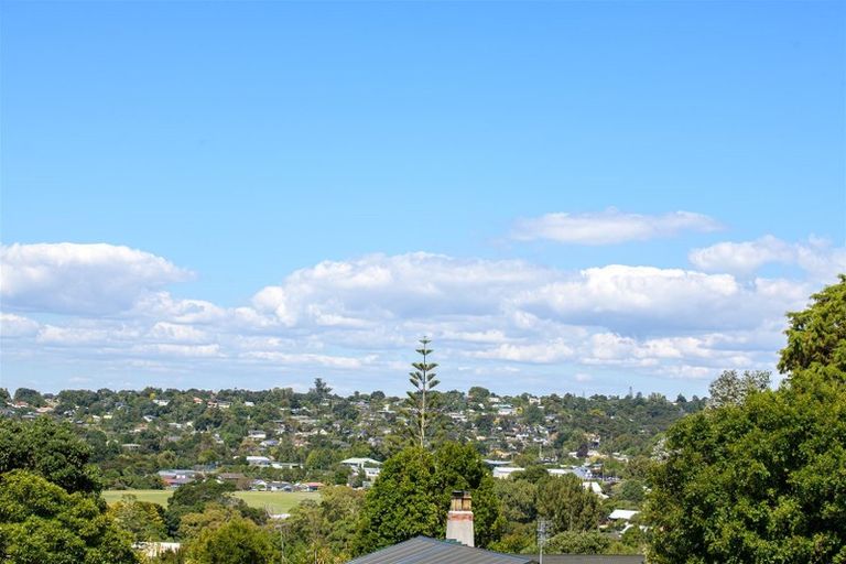 Photo of property in 114 Woodglen Road, Glen Eden, Auckland, 0602