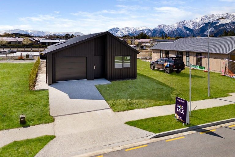 Photo of property in 22 Riley Street, Lake Hawea, 9382