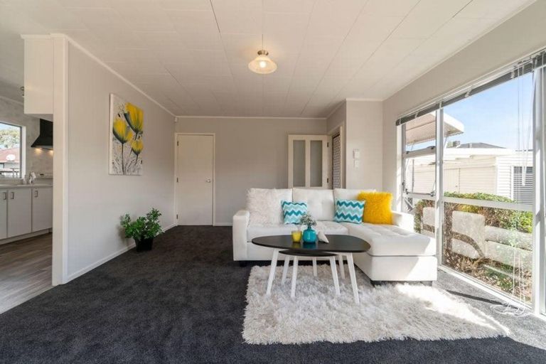 Photo of property in 2/25 Kervil Avenue, Te Atatu Peninsula, Auckland, 0610