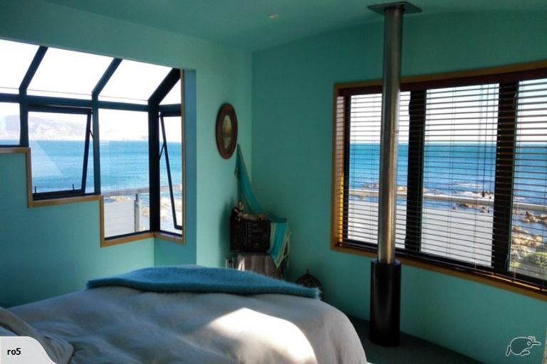 Photo of property in 166 The Esplanade, Houghton Bay, Wellington, 6023