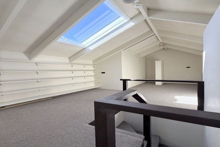 Photo of property in 35 Burma Road, Khandallah, Wellington, 6035