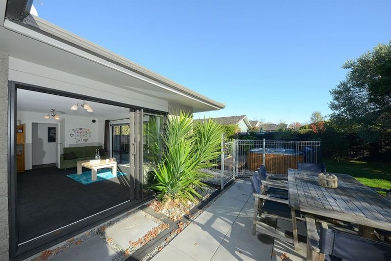 Photo of property in 8 Strathean Avenue, Avonhead, Christchurch, 8042