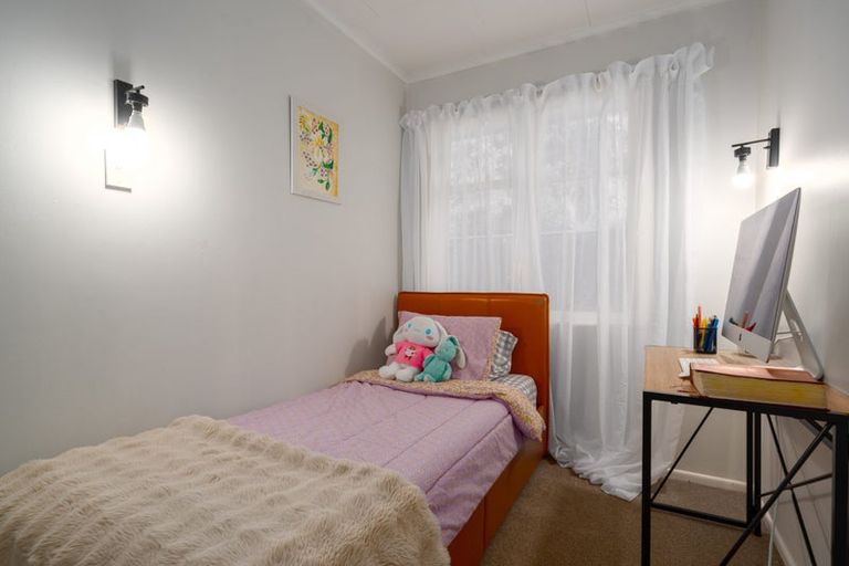 Photo of property in 73 Taylor Terrace, Tawa, Wellington, 5028