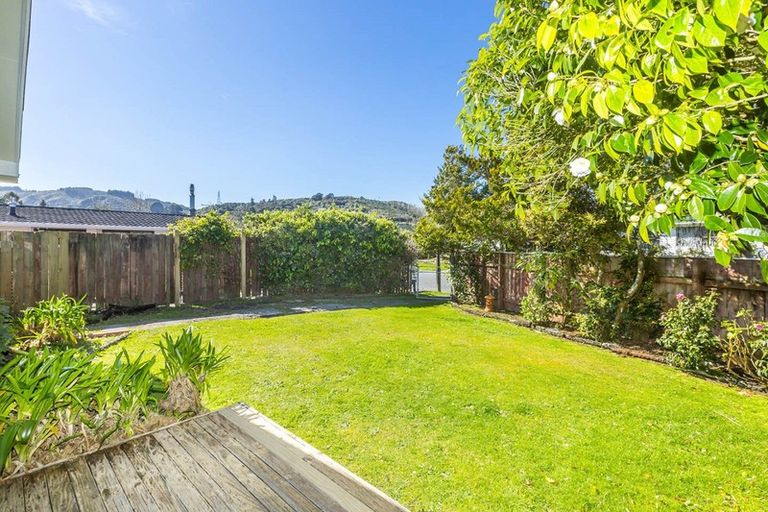 Photo of property in 1/21 Roband Crescent, Brown Owl, Upper Hutt, 5018