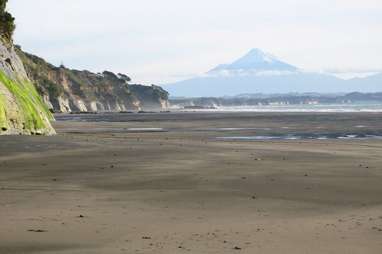 Photo of property in 30 Beach Road, Urenui, 4377