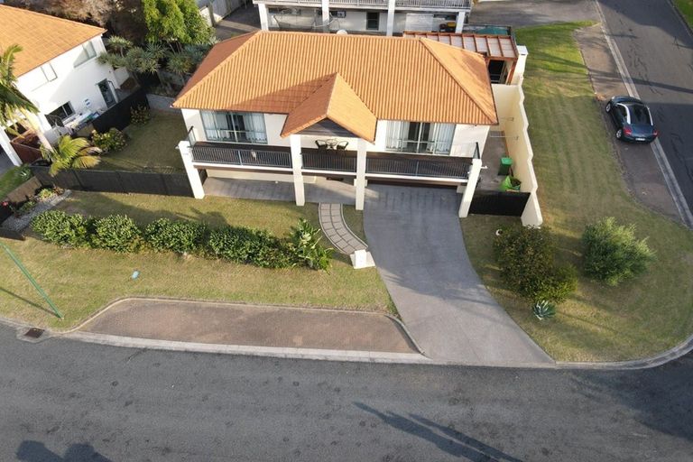 Photo of property in 11 Parkwood Crescent, Gulf Harbour, Whangaparaoa, 0930