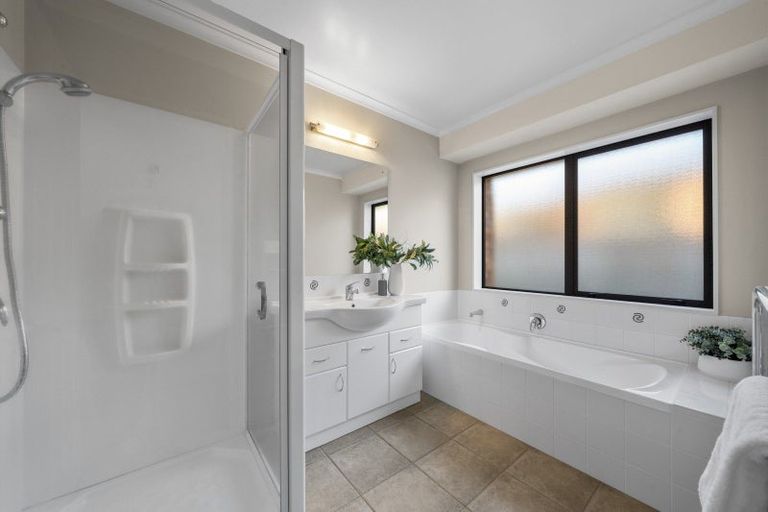 Photo of property in 62 Lough Bourne Drive, Pukekohe, 2120