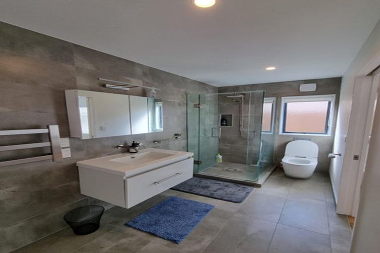 Photo of property in 83b Old Lake Road, Narrow Neck, Auckland, 0624