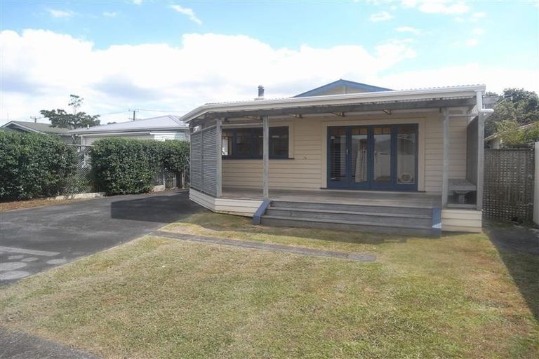 Photo of property in 37 Walmer Road, Point Chevalier, Auckland, 1022