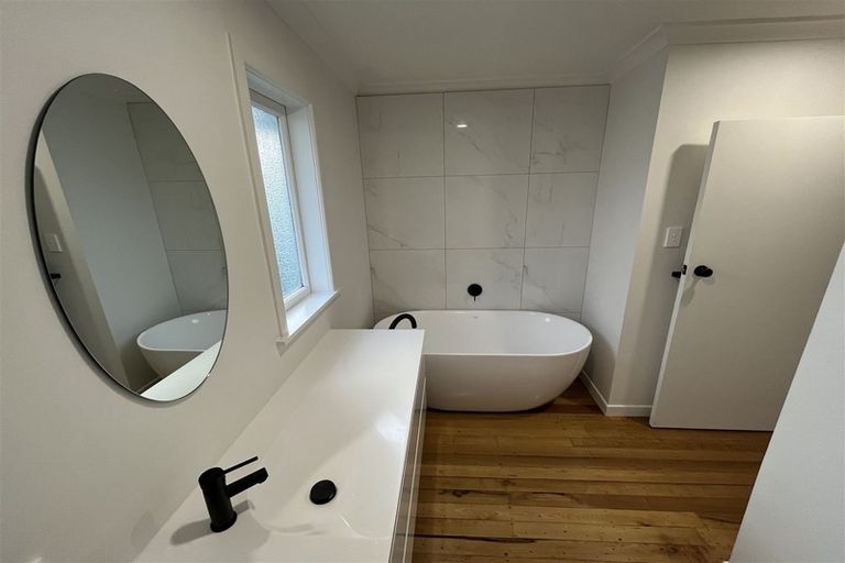 Photo of property in 71 Archibald Road, Kelston, Auckland, 0602