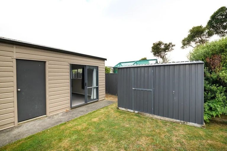 Photo of property in 18 Woburn Place, Takaro, Palmerston North, 4412