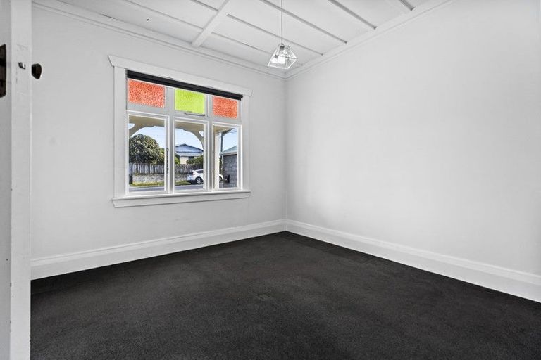 Photo of property in 25 Paynters Avenue, Strandon, New Plymouth, 4312