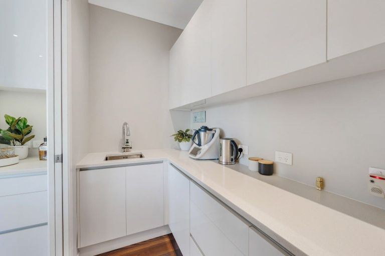 Photo of property in 8 Verley Rise, East Tamaki Heights, Auckland, 2016