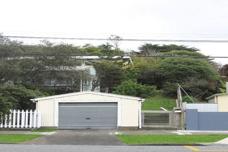 Photo of property in 6 Hawthorn Crescent, Stokes Valley, Lower Hutt, 5019