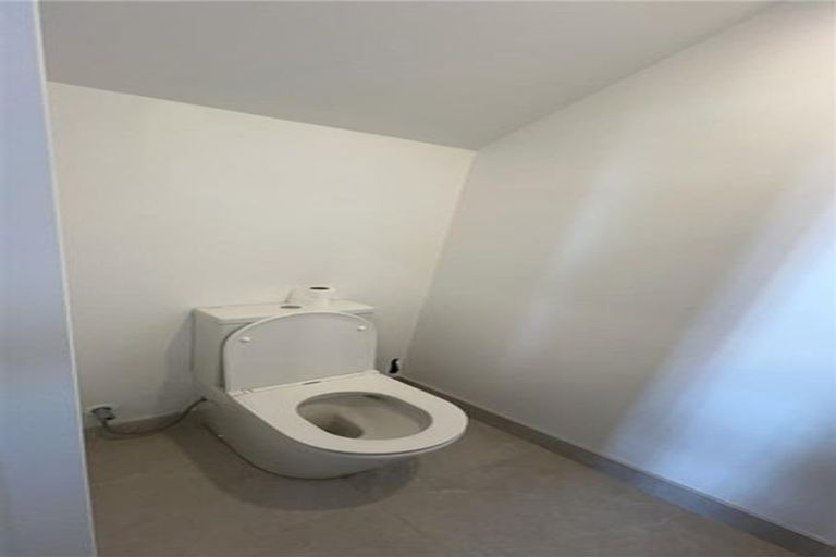 Photo of property in 1/233 Great North Road, Henderson, Auckland, 0612