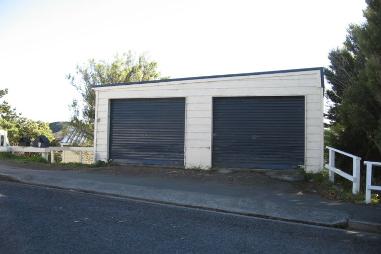 Photo of property in 62a Black Rock Road, Newlands, Wellington, 6037