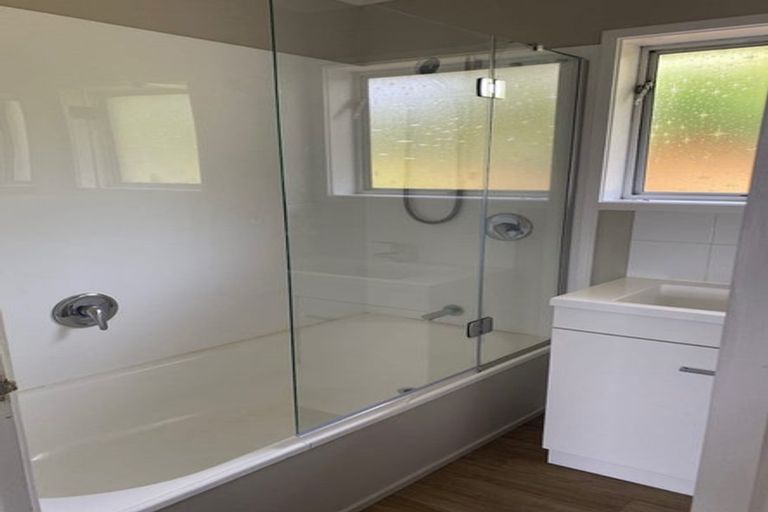 Photo of property in 1/20 Morriggia Place, Bayview, Auckland, 0629