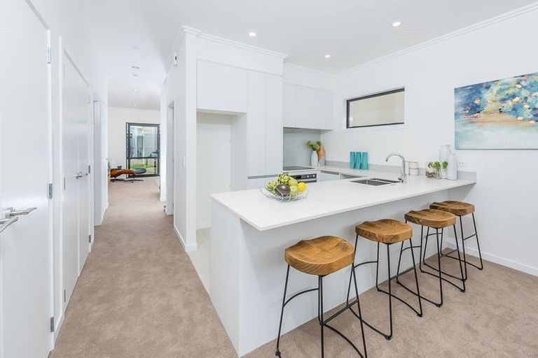Photo of property in 12 Sacred Kingfisher Road, Hobsonville, Auckland, 0618