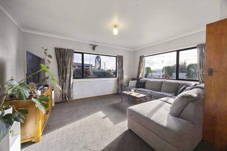 Photo of property in 112 Glover Road, Hawera, 4610