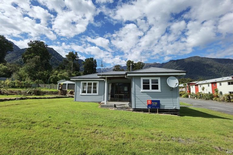 Photo of property in 13 Main Road, Fox Glacier, 7886