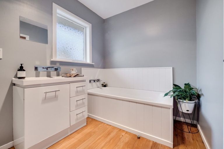 Photo of property in 145 Avonhead Road, Avonhead, Christchurch, 8042