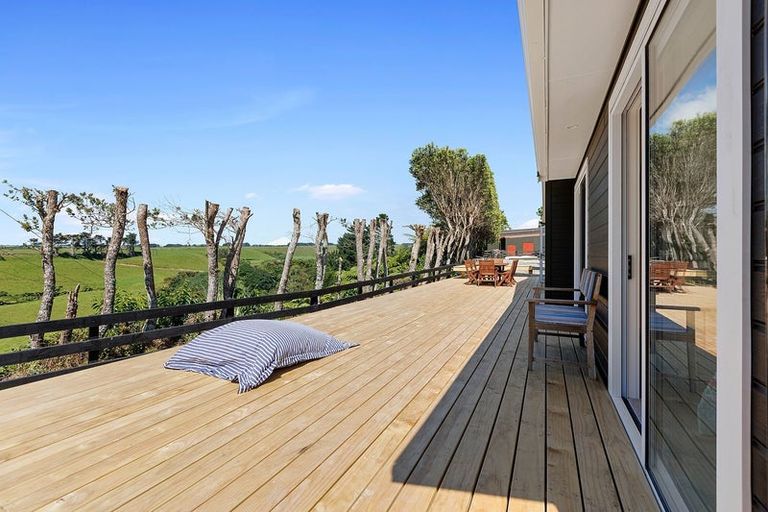 Photo of property in 43 Donnelly Street, Oakura, 4314