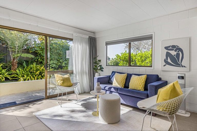 Photo of property in 55 Dignan Street, Point Chevalier, Auckland, 1022