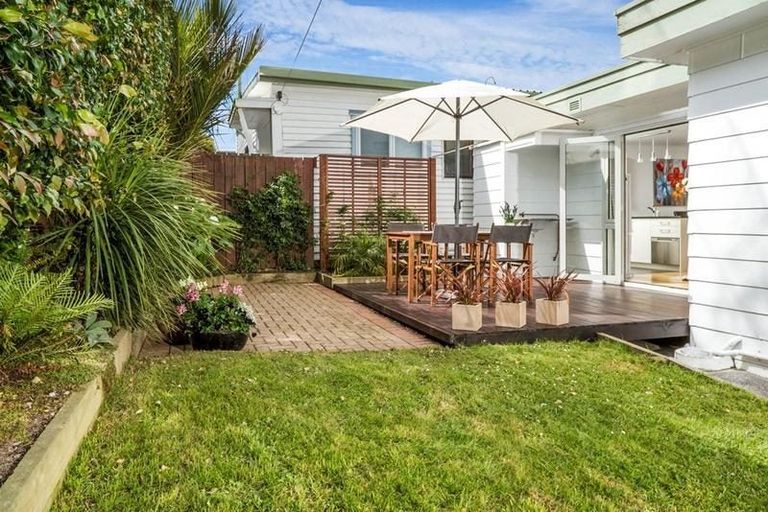 Photo of property in 2/25 Heathcote Road, Castor Bay, Auckland, 0620