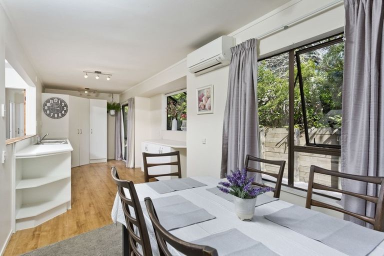 Photo of property in 52a Sunnyside Road, Sunnyvale, Auckland, 0612