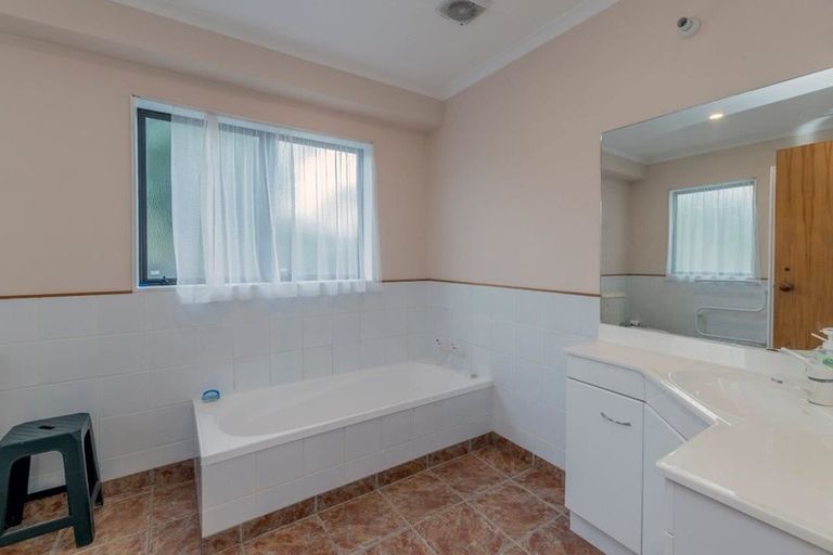 Photo of property in 36 Eruini Street, Waikanae Beach, Waikanae, 5036