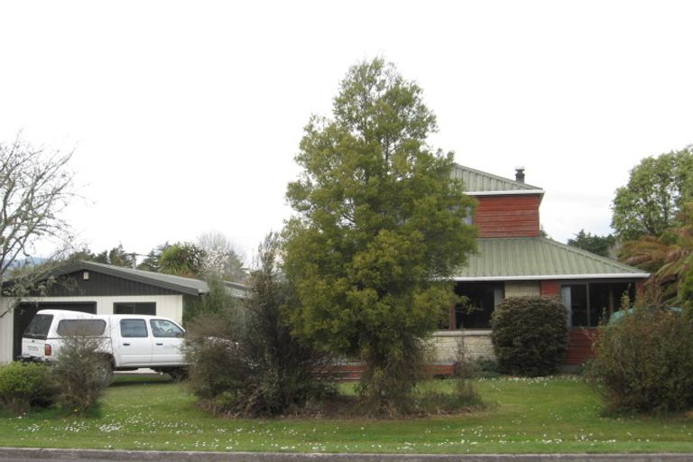 Photo of property in 24 Willow Avenue, Hannahs Bay, Rotorua, 3010